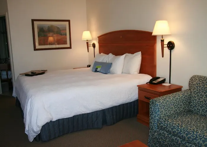 Hampton Chicago / I-90 Hotel 2*
