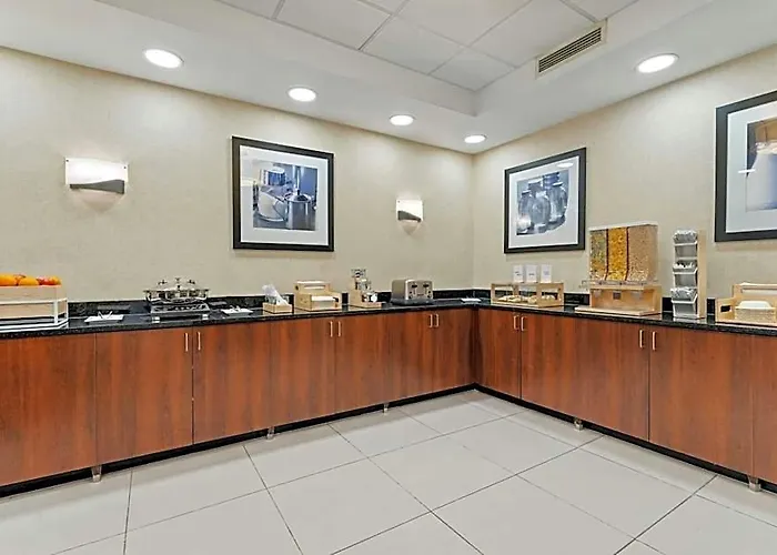 Hampton Chicago / I-90 Hotel 2*