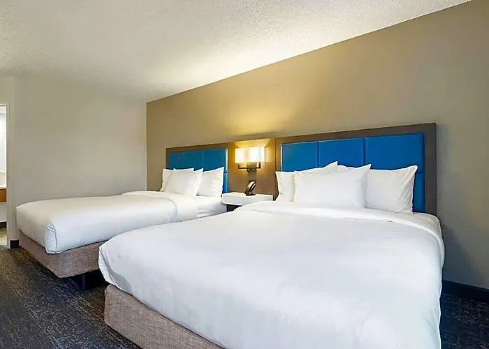Hampton Chicago / I-90 Hotel