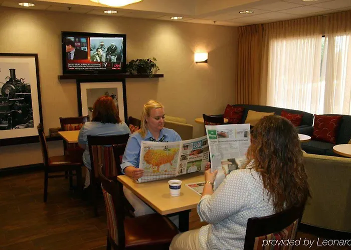 Hampton Chicago / I-90 Hotel 2*