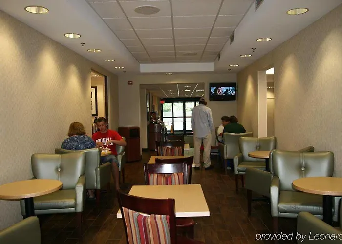 Hampton Chicago / I-90 Hotel 2*