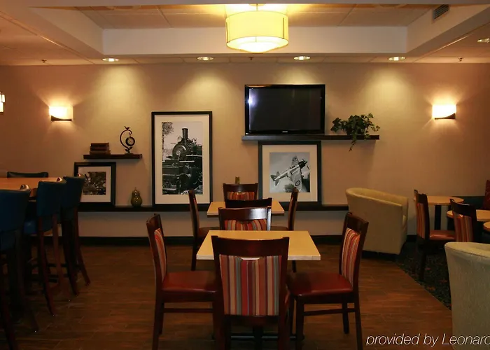 Hampton Chicago / I-90 Hotel 2*